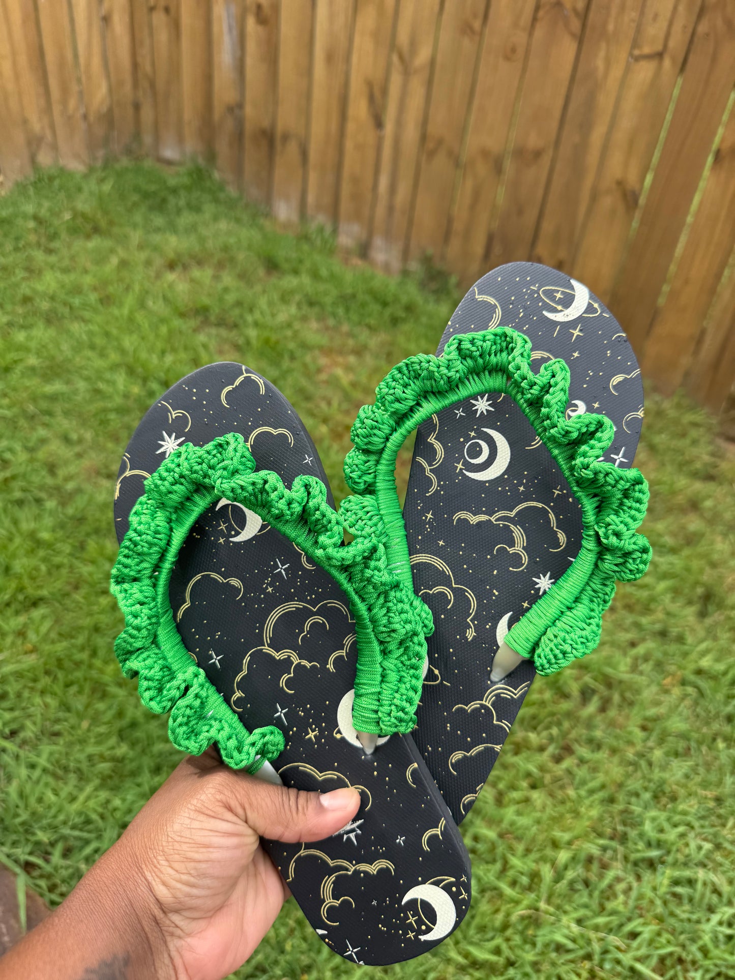 Crochet ruffle flip flops