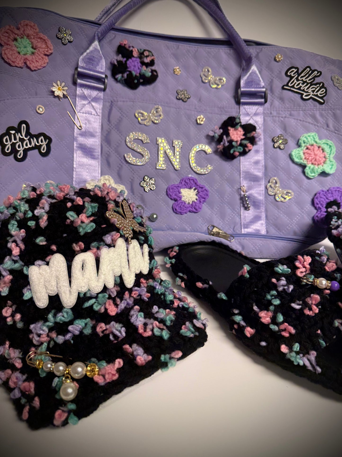 Trucker cap & slides set